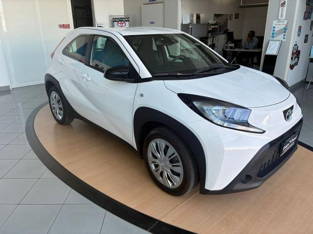 Toyota Aygo X 1.0 VVT-i 72 CV 5 porte Active - foto 2 di 4