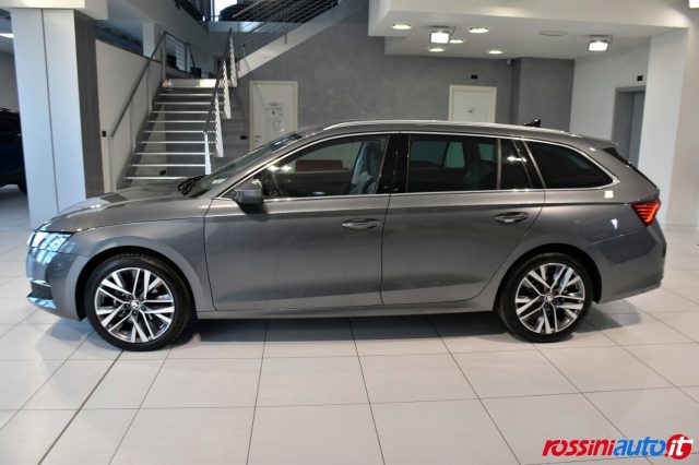 Skoda Octavia WAGON 2.0 TDI 150 CV DSG STYLE + MATRIX LED + R18 - foto 2 di 4