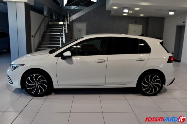 Volkswagen Golf 8 1.5 ETSI 131 CV DSG LIFE + R17 VENTURA + MIRROR - foto 4 di 4
