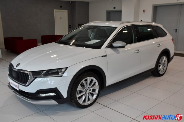 Skoda Octavia WAGON 2.0 TDI 150 CV DSG 4X4 SCOUT - MATRIX - PDC - foto 2 di 4
