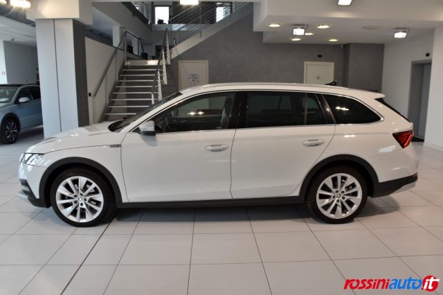 Skoda Octavia WAGON 2.0 TDI 150 CV DSG 4X4 SCOUT - MATRIX - PDC - foto 4 di 4
