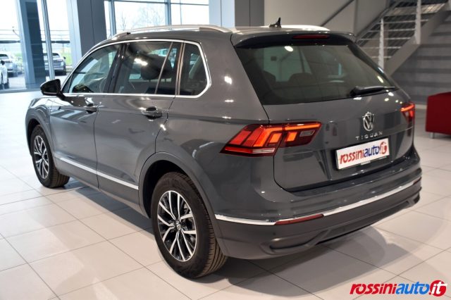 Volkswagen Tiguan 2.0 TDI 150 CV DSG LIFE + TECH PACK + NAVI + CARGO - foto 4 di 67