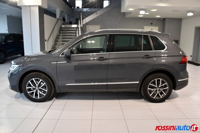 Volkswagen Tiguan 2.0 TDI 150 CV DSG LIFE + TECH PACK + NAVI + CARGO - foto 3 di 67