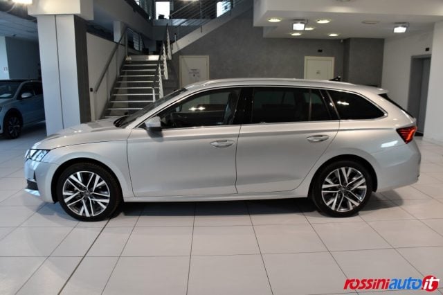 Skoda Octavia WAGON 2.0 TDI 150 CV DSG STYLE + R'18 BI-COLOR + V - foto 4 di 81