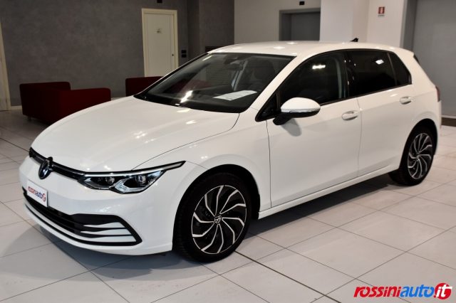 Volkswagen Golf 8 1.5 ETSI 131 CV DSG LIFE + I.Q LED LIGHT + R17 B, del 2022, 44.900 km, in vendita a Quinzano D Oglio (BS)
