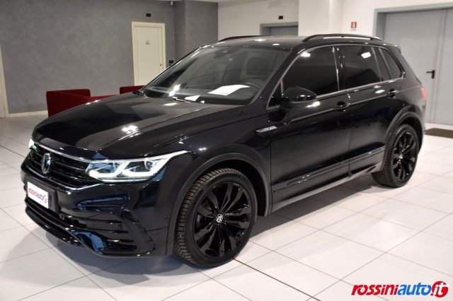 Volkswagen Tiguan 2.0 TDI 150 CV DSG 4MOTION R-LINE + BLACK STYLE PA, del 2024, 55.200 km, in vendita a Quinzano D Oglio (BS)