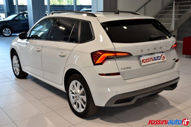 Skoda Kamiq 1.0 G-TEC 90 CV STYLE + CITY PACK PLUS - REAR VIEW - foto 4 di 4