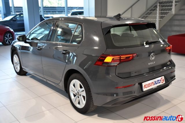 Volkswagen Golf 8 1.0 ETSI 110 CV DSG LIFE - foto 3 di 4