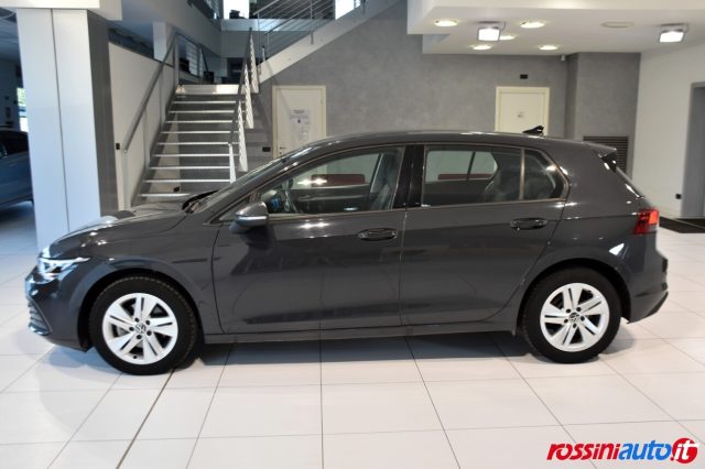 Volkswagen Golf 8 1.0 ETSI 110 CV DSG LIFE - foto 2 di 4