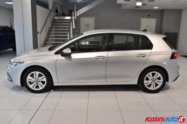 Volkswagen Golf 8 1.0 TSI 110 CV LIFE - foto 2 di 75