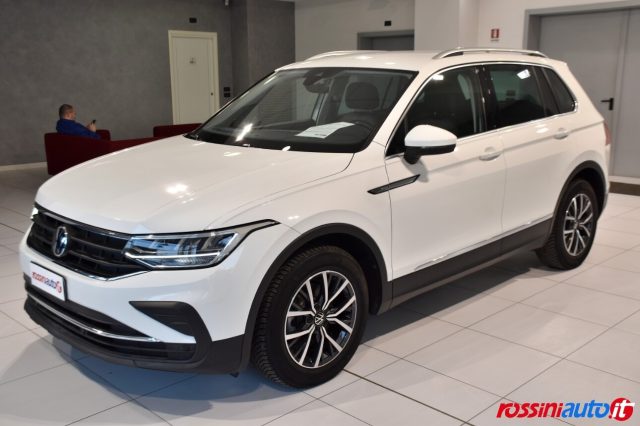 Volkswagen Tiguan 1.5 TSI 130 CV LIFE + NAVI + CARGO PACK + TECH PAC, del 2023, 61.400 km, in vendita a Quinzano D Oglio (BS)