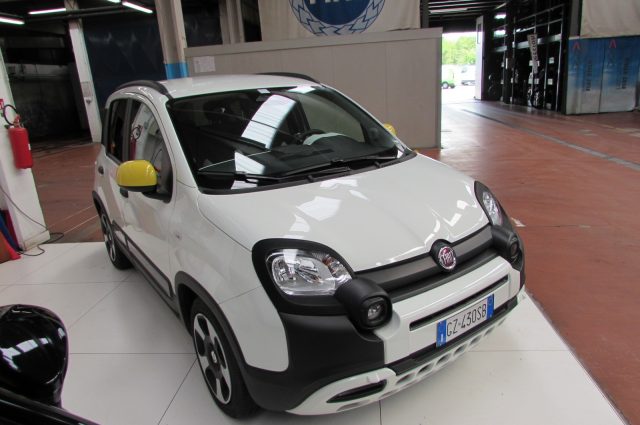 Fiat Panda 1.0 FireFly 70cv S&S Hybrid Pandina - foto 3 di 17