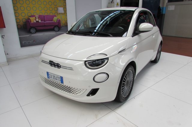 Fiat 500e 3+1 42 kWh AUTONOMIA 320Km. - foto 2 di 4