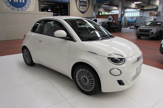 Fiat 500e 3+1 42 kWh AUTONOMIA 320Km. - foto 3 di 4