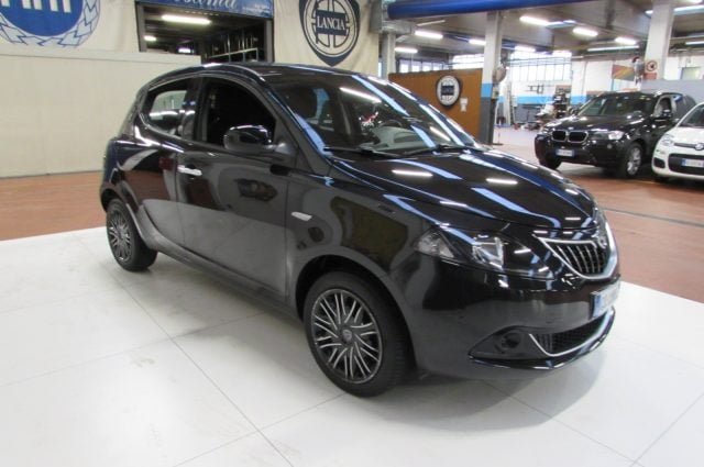 Lancia Ypsilon 1.0 FireFly 70cv 5 porte S&S Hybrid Ecochic Gold - foto 2 di 4