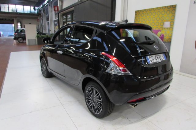 Lancia Ypsilon 1.0 FireFly 70cv 5 porte S&S Hybrid Ecochic Gold - foto 3 di 4