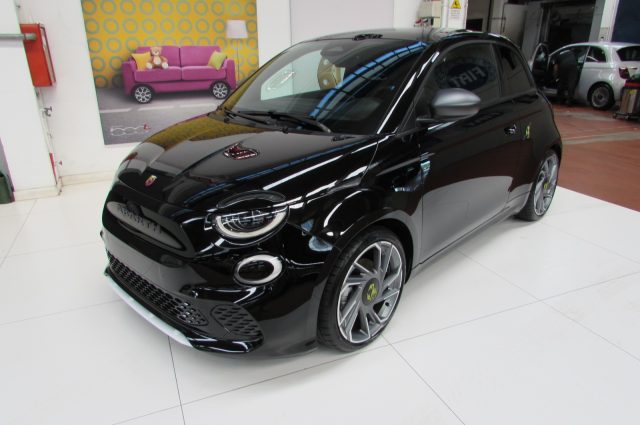 Abarth 500e Turismo - foto 2 di 4