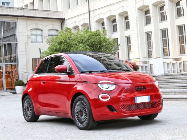 Fiat 500e Berlina 42 kWh Red - foto 2 di 2