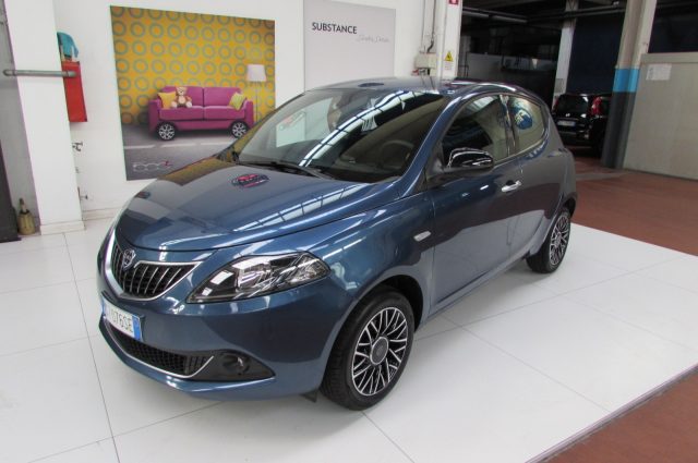 Lancia Ypsilon 1.0 FireFly 70cv 5 porte S&S Hybrid PLATINO - foto 2 di 4