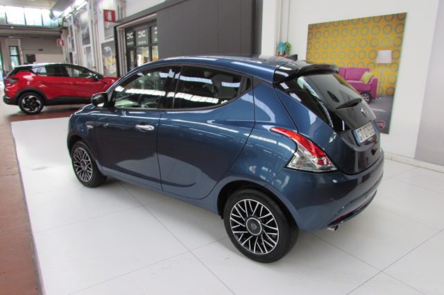 Lancia Ypsilon 1.0 FireFly 70cv 5 porte S&S Hybrid PLATINO - foto 4 di 4