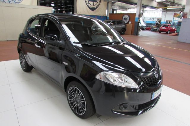 Lancia Ypsilon 1.0 FireFly 5 porte S&S Hybrid Oro - foto 3 di 4