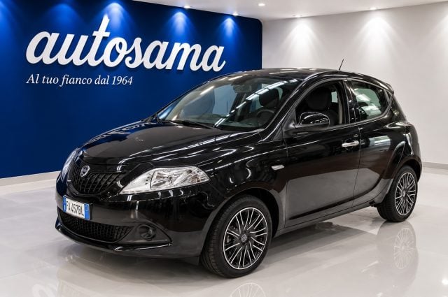 Lancia Ypsilon 1.0 FireFly 5 porte S&S Hybrid Oro, del 2024, 20.270 km, in vendita a Rho (MI)