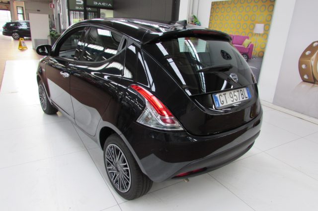 Lancia Ypsilon 1.0 FireFly 5 porte S&S Hybrid Oro - foto 4 di 4