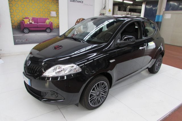 Lancia Ypsilon 1.0 FireFly 5 porte S&S Hybrid Oro - foto 2 di 4