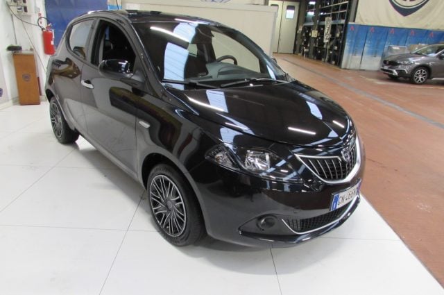 Lancia Ypsilon 1.0 FireFly 5 porte S&S Hybrid Gold - foto 3 di 4