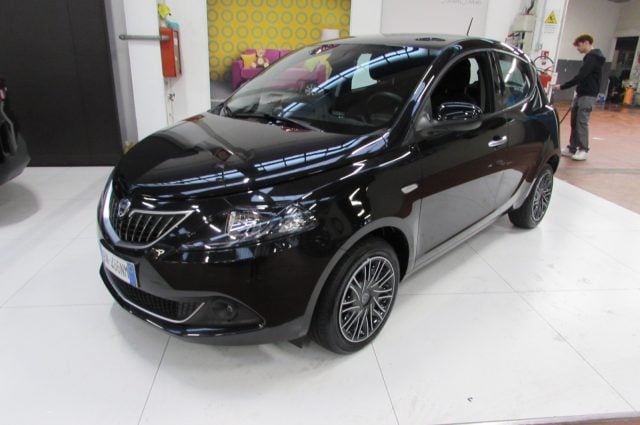 Lancia Ypsilon 1.0 FireFly 5 porte S&S Hybrid Gold - foto 2 di 4