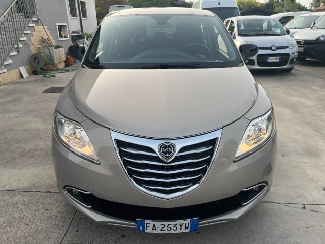 Lancia Ypsilon 1.2 69 CV 5 porte SENSORI PARCHEGGIO BLUETOOTH - foto 2 di 4