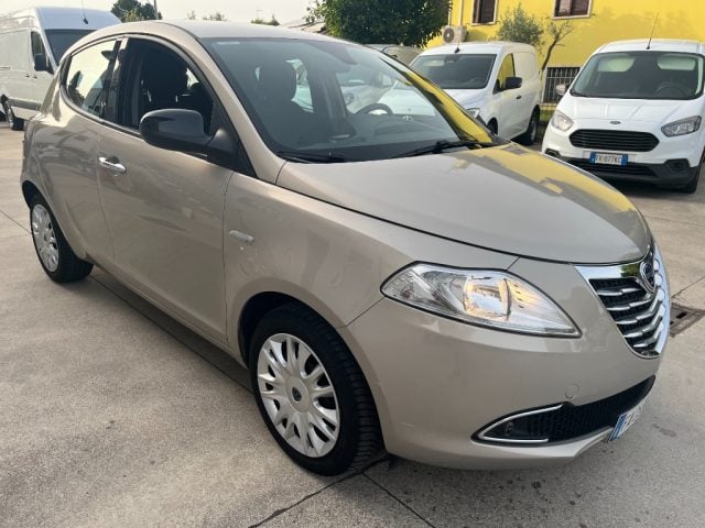 Lancia Ypsilon 1.2 69 CV 5 porte SENSORI PARCHEGGIO BLUETOOTH - foto 3 di 4
