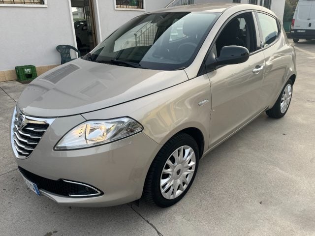 Lancia Ypsilon 1.2 69 CV 5 porte SENSORI PARCHEGGIO BLUETOOTH usato a NOGAROLE ROCCA