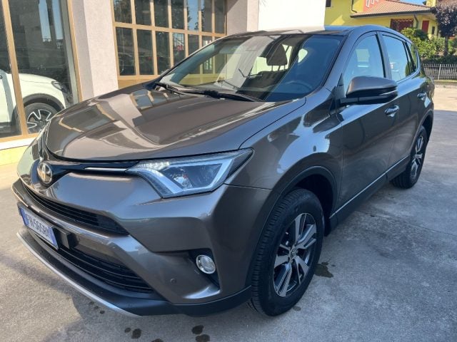 Toyota RAV 4 MY23 RAV4 2.0 D-4D 2WD Business, del 2017, 179.000 km, in vendita a Nogarole Rocca (VR)