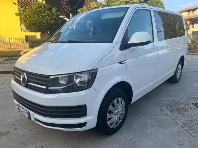Volkswagen Caravelle 2.0 TDI 102CV PC Trendline PREZZO FINITO NO IVA, del 2017, 259.000 km, in vendita a Nogarole Rocca (VR)
