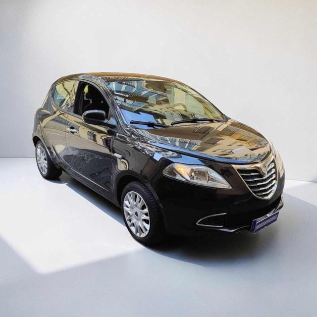 Lancia Ypsilon 1.2 69 CV 5 porte Silver - foto 2 di 4