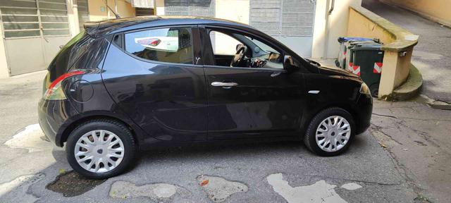 Lancia Ypsilon 1.2 69 CV 5 porte Silver - foto 3 di 4