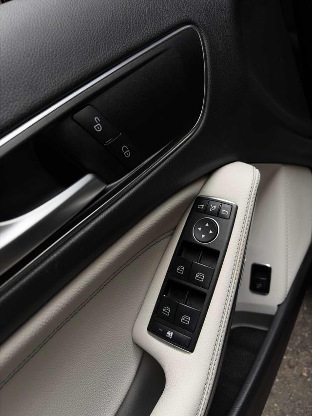 Mercedes-Benz GLA 180 d Sport PELLE-LED-NAVI!!!! usato a TORINO