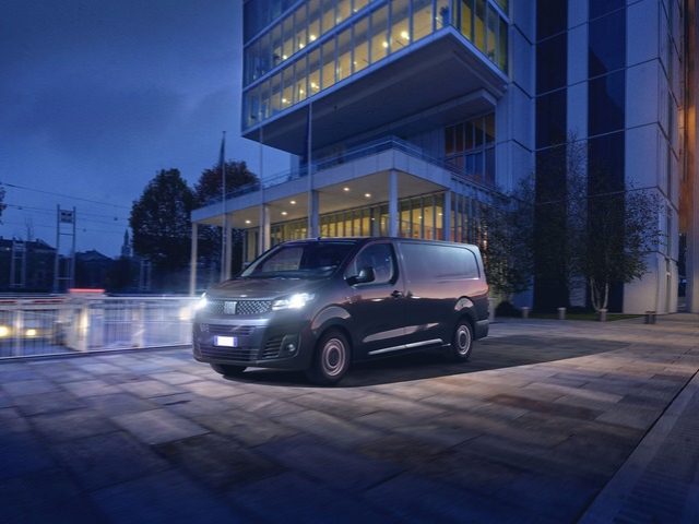 Fiat Scudo 1.5 BlueHDi 120cv PL-TN FURGONE BUSINESS, del 2022, 43.240 km, in vendita a Sesto Fiorentino (FI)