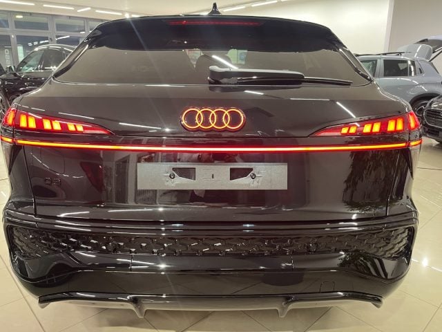 Audi Q3 SPB Sportback TDI S line Stronic Black Line Sline - foto 4 di 4