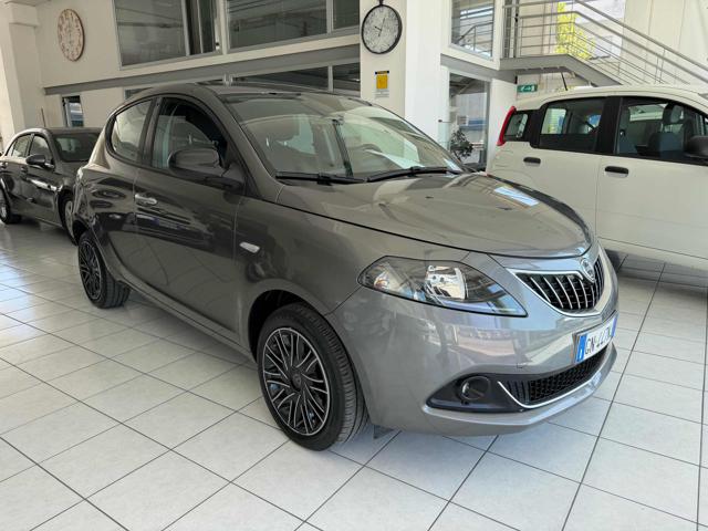 Lancia Ypsilon 1.0 FireFly 5 porte S&S Hybrid Gold - foto 2 di 4