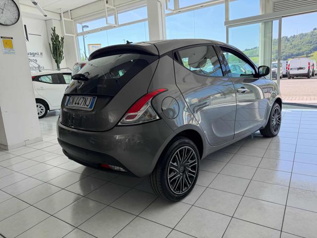 Lancia Ypsilon 1.0 FireFly 5 porte S&S Hybrid Gold - foto 3 di 4