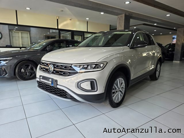Volkswagen T-Roc 2.0 TDI 115CV Bi Color Navi Virtual Cockpit, del 2023, 79.579 km, in vendita a Mirabella Imbaccari (CT)
