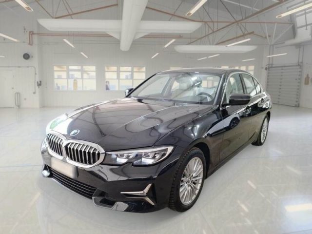 BMW 318 d 48V Luxury usato a BELPASSO