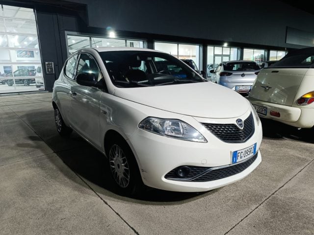 Lancia Ypsilon 1.2 69 CV 5 porte Silver, del 2016, 79.548 km, in vendita a Belpasso (CT)