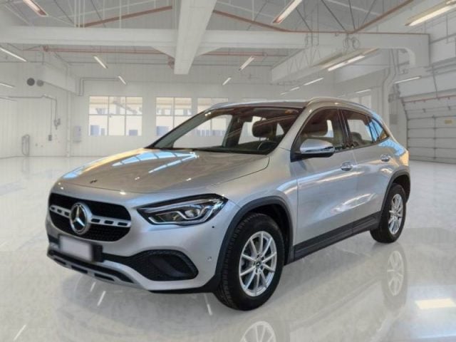 Mercedes-Benz GLA 200 Automatic Business Extra, del 2022, 53.243 km, in vendita a Belpasso (CT)