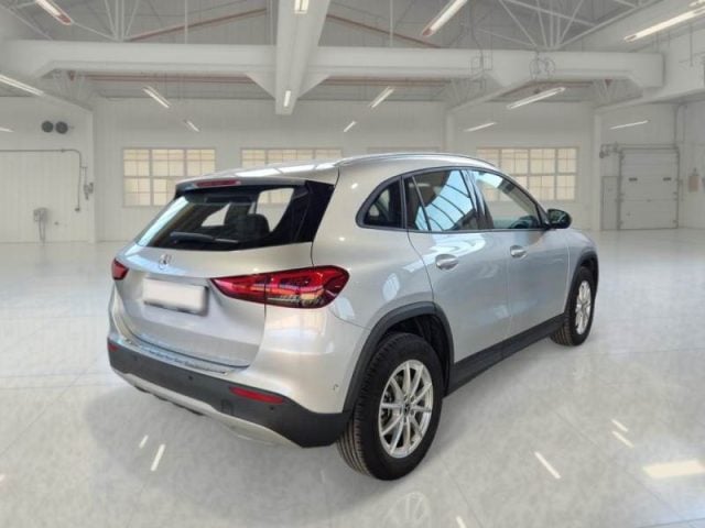Mercedes-Benz GLA 200 Automatic Business Extra - foto 2 di 4