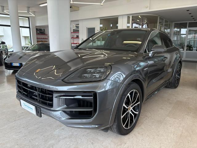 Porsche Cayenne Coupé 3.0 V6 S E-Hybrid ASSE POST. STERZ.-ACC, del 2024, 24.000 km, in vendita a Monticello D Alba (CN)