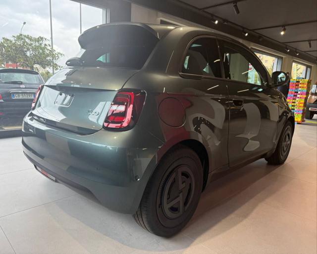 Fiat 500e Berlina 85 kWh Giorgio Armani nuovo a RENDE