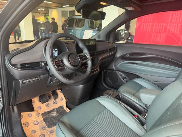 Fiat 500e Berlina 85 kWh Giorgio Armani nuovo a RENDE